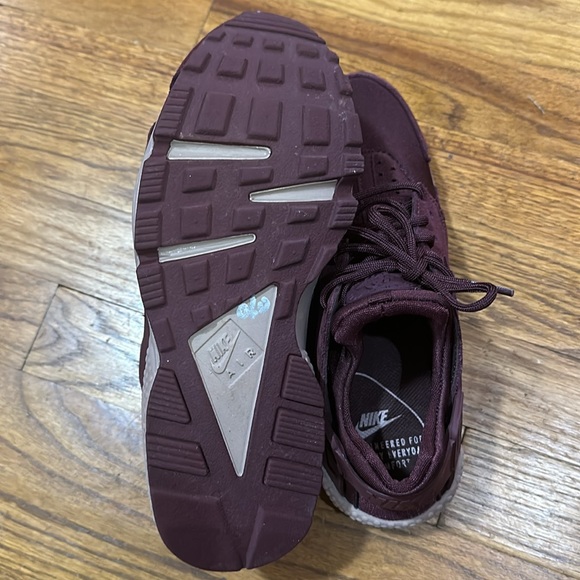 Women’s Nike Huarache - Burgundy - Picture 5 of 8